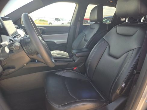 Used 2025 Jeep Compass Limited AWD/4WD image 10