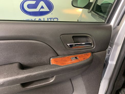 Used 2013 Chevrolet Suburban LT image 30