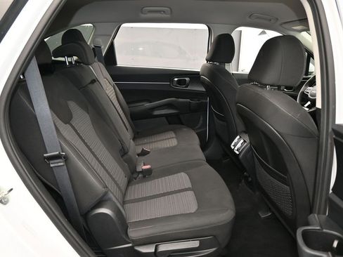 Used 2023 Kia Sorento LX image 35