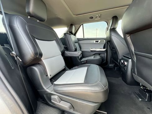 Used 2023 Ford Explorer XLT w/ Equipment Group 202A AWD/4WD image 20