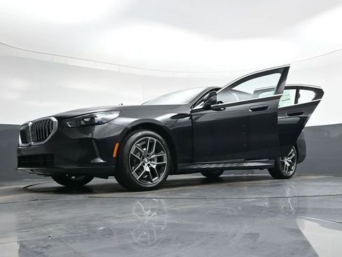 New 2026 BMW 530i xDrive w/ Premium Package AWD/4WD image 40
