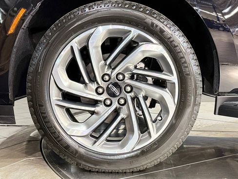 New 2026 Lincoln Navigator Premiere AWD/4WD image 25
