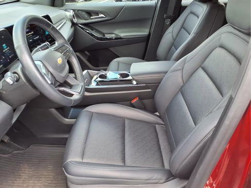 Used 2025 Chevrolet Equinox LT w/ Convenience Package II image 9