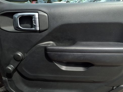 Used 2018 Jeep Wrangler Unlimited Sport image 22