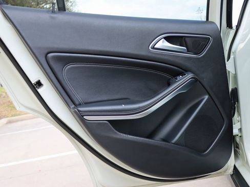 Used 2017 Mercedes-Benz GLA 250 image 12