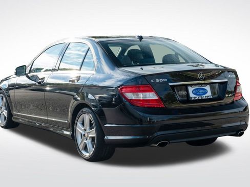 Used 2011 Mercedes-Benz C 300 4MATIC Sedan image 4