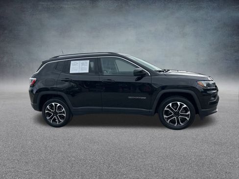 Certified 2022 Jeep Compass Limited image 3
