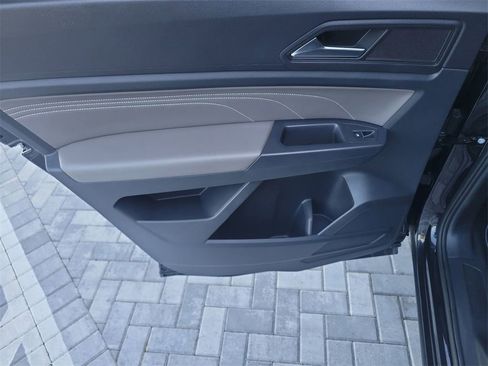 Used 2021 Volkswagen Atlas Cross Sport SE image 22