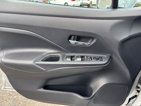 Used 2025 Nissan Versa SV FWD image 18