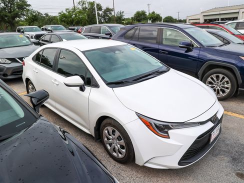 Used 2024 Toyota Corolla LE FWD image 7