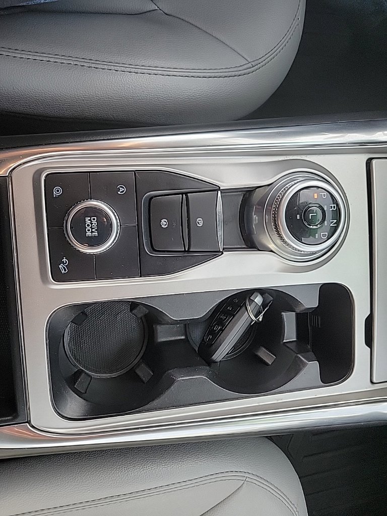 Used 2021 Ford Explorer XLT w/ Equipment Group 202A AWD/4WD image 17