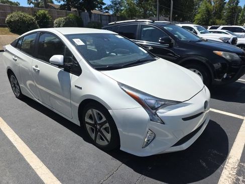 Used 2016 Toyota Prius Three Touring FWD image 3