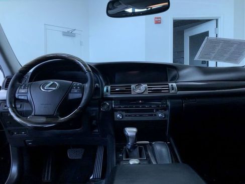 Used 2013 Lexus LS 460 AWD w/ Comfort Pkg image 17