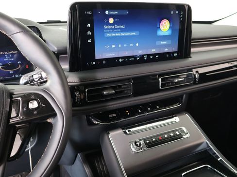 New 2026 Lincoln Aviator AWD image 5
