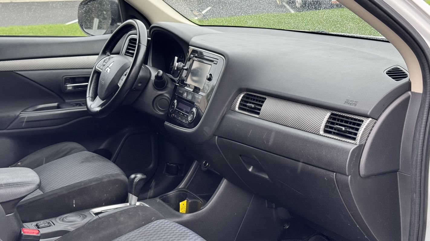 Used 2014 Mitsubishi Outlander SE FWD image 30