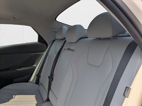 New 2025 Hyundai Elantra Limited image 20