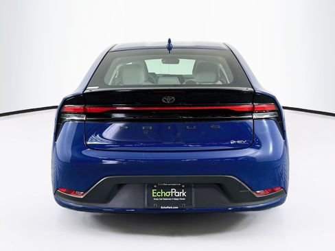 Used 2025 Toyota Prius LE FWD image 7