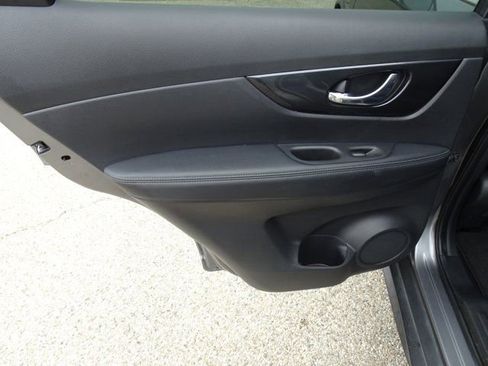 Used 2020 Nissan Rogue SV AWD/4WD image 16
