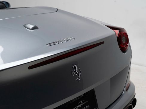 Used 2016 Ferrari California T RWD image 58