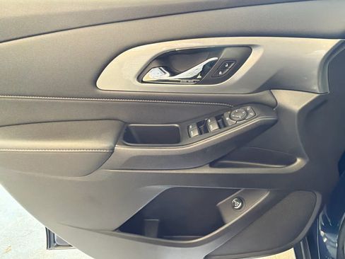 Used 2023 Chevrolet Traverse LT FWD image 18