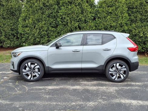 New 2026 Volvo XC40 B5 Plus w/ Climate Package AWD/4WD image 3