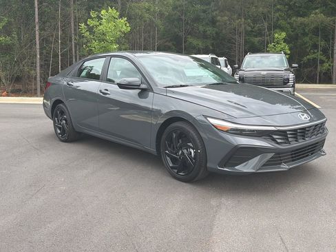 New 2026 Hyundai Elantra Sport FWD image 8