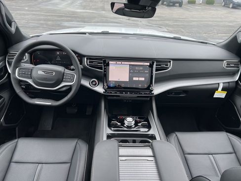 New 2026 Jeep Grand Wagoneer Limited AWD/4WD image 32
