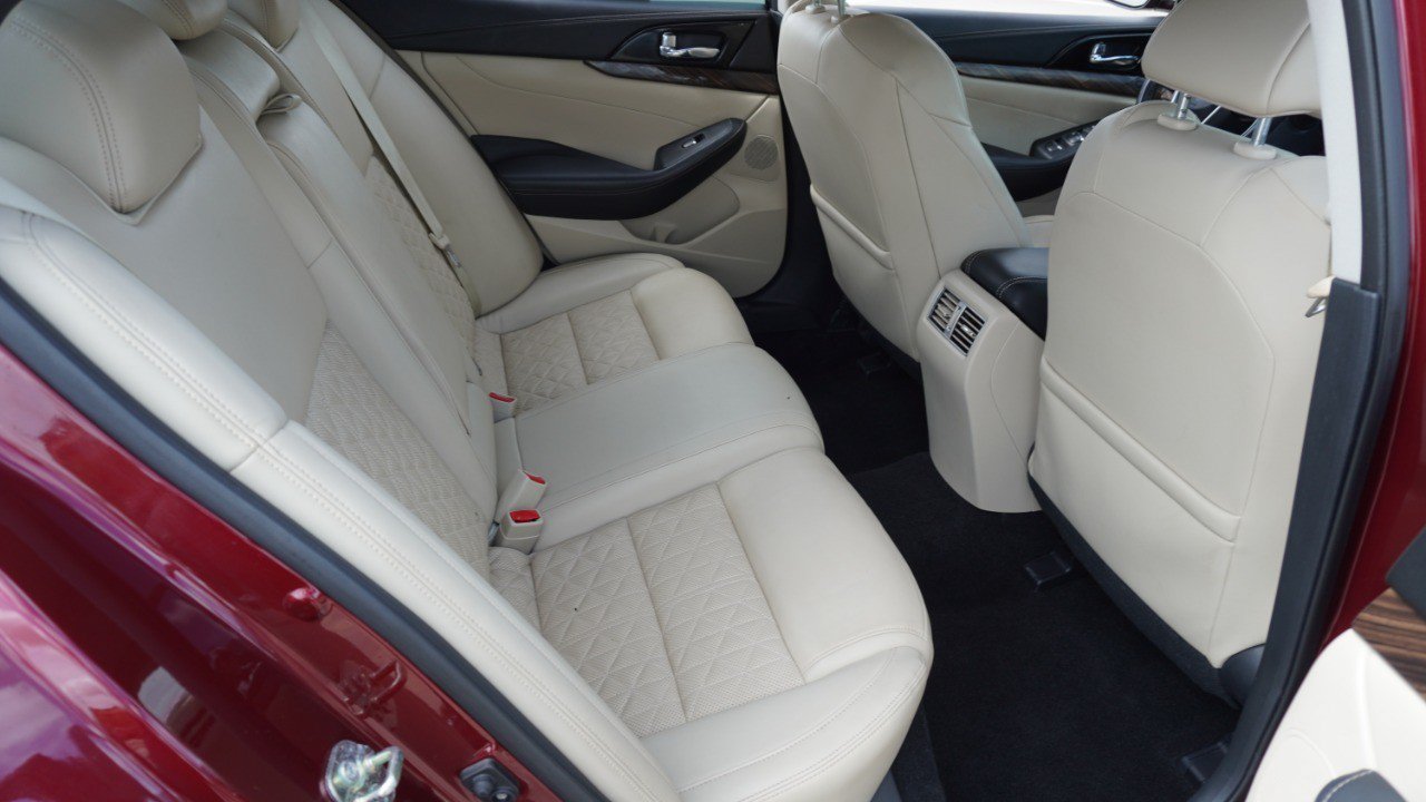 Used 2016 Nissan Maxima Platinum FWD image 32
