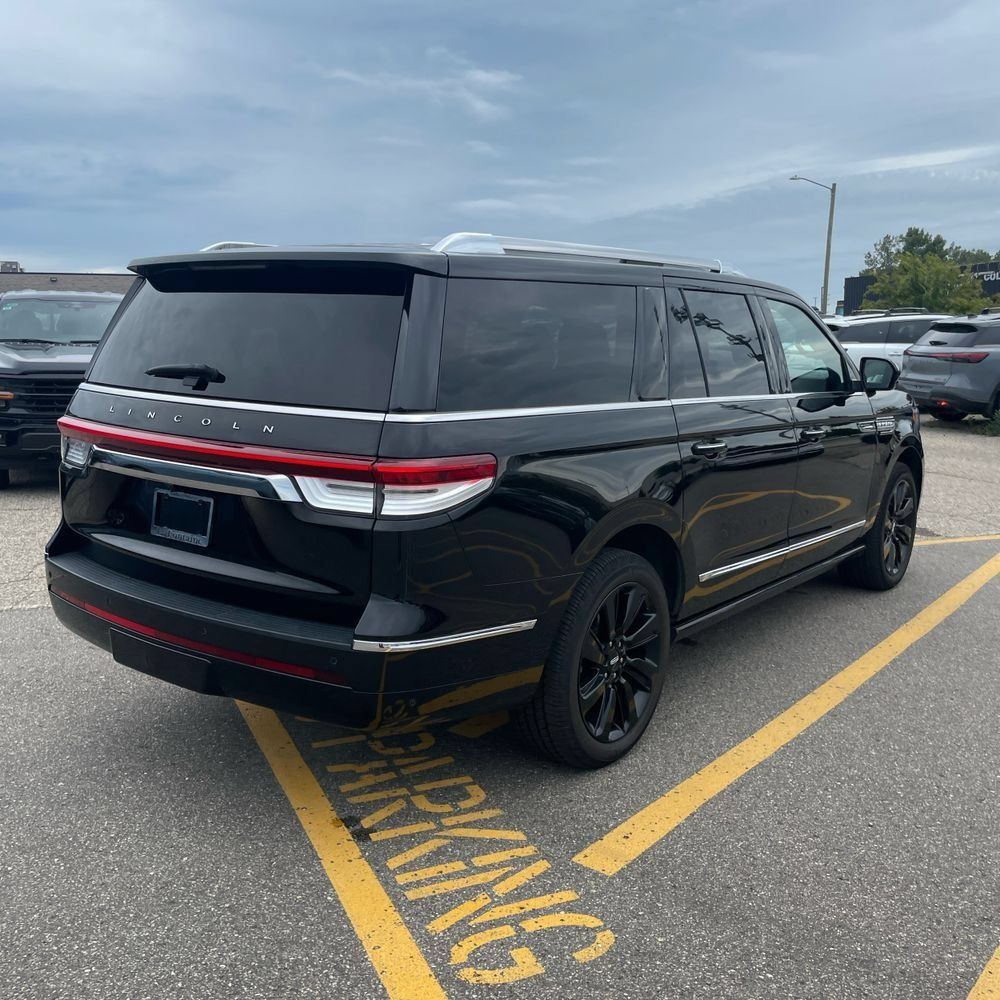 Used 2022 Lincoln Navigator L Reserve AWD/4WD image 3