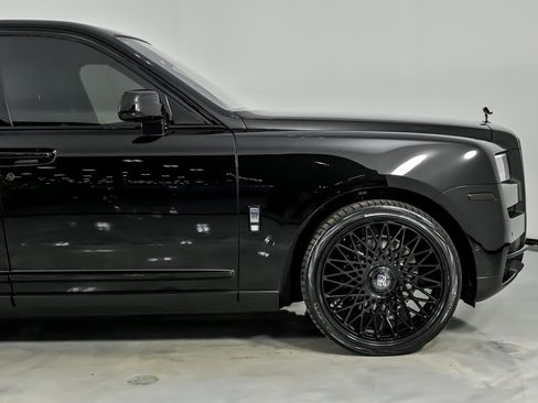 Used 2022 Rolls-Royce Cullinan w/ Dark Exterior Package image 15