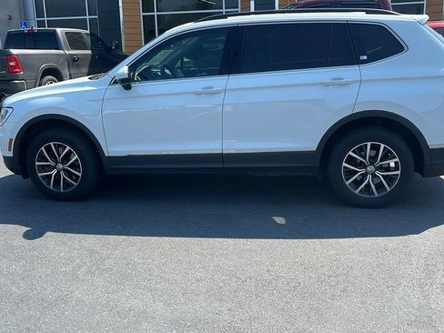 Used 2020 Volkswagen Tiguan SE w/ Panoramic Sunroof Package AWD/4WD image 8