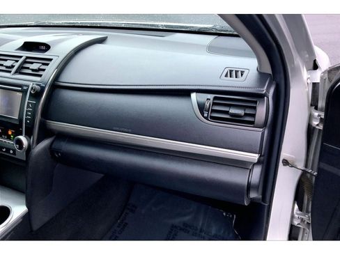 Used 2012 Toyota Camry SE image 18