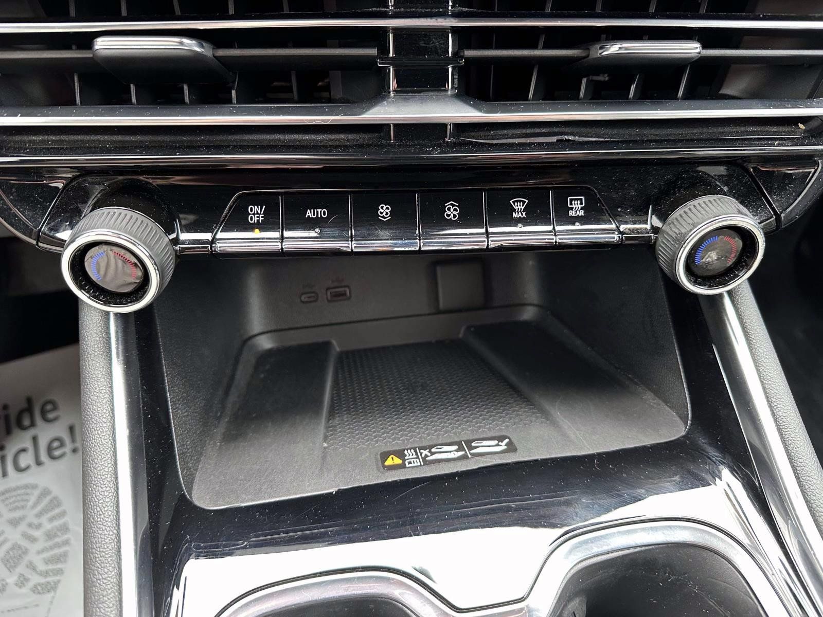 Used 2024 Chevrolet Traverse LT FWD image 25