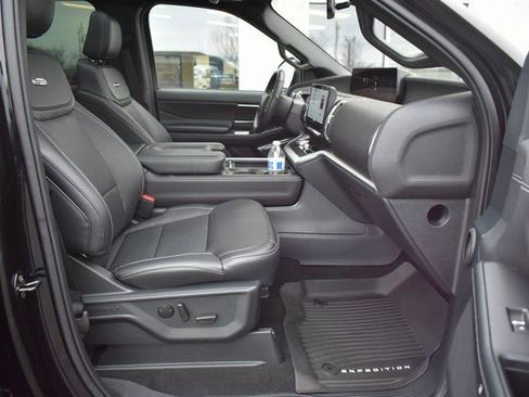 Used 2025 Ford Expedition Platinum w/ Stealth Performance Package image 55