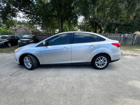 Used 2018 Ford Focus SE FWD image 9