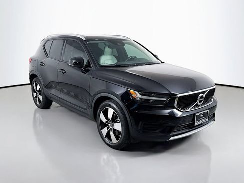 Used 2020 Volvo XC40 T5 Momentum w/ Protection Package Premier AWD/4WD image 3