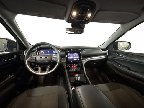 Used 2023 Jeep Grand Cherokee L Laredo image 17