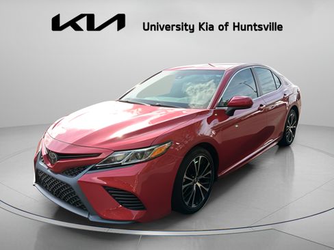Used 2019 Toyota Camry SE FWD image 4