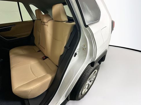 Used 2020 Toyota RAV4 LE FWD image 25