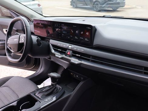 Used 2025 Kia K4 EX FWD image 18