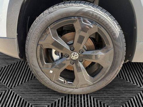 New 2025 Volkswagen Taos SEL image 14