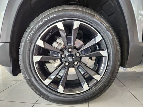 Used 2025 Chevrolet Equinox RS AWD/4WD image 25