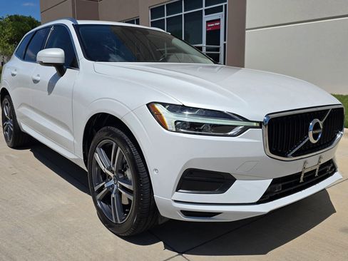 Used 2018 Volvo XC60 T6 Momentum w/ Vision Package AWD/4WD image 6
