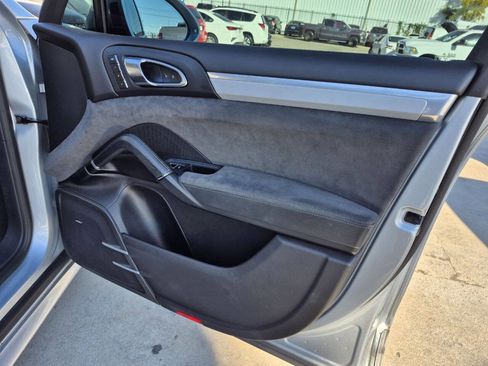 Used 2016 Porsche Cayenne GTS image 15