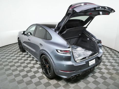 New 2026 Porsche Cayenne GTS AWD/4WD image 33