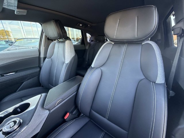 Certified 2025 Cadillac Optiq Luxury 1 AWD/4WD image 19