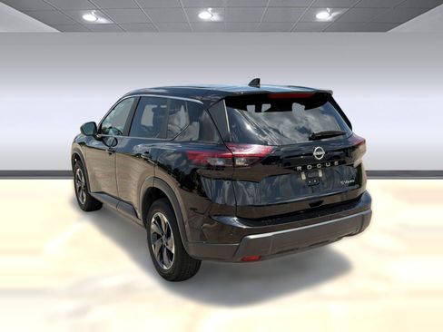 Used 2024 Nissan Rogue SV AWD/4WD image 3