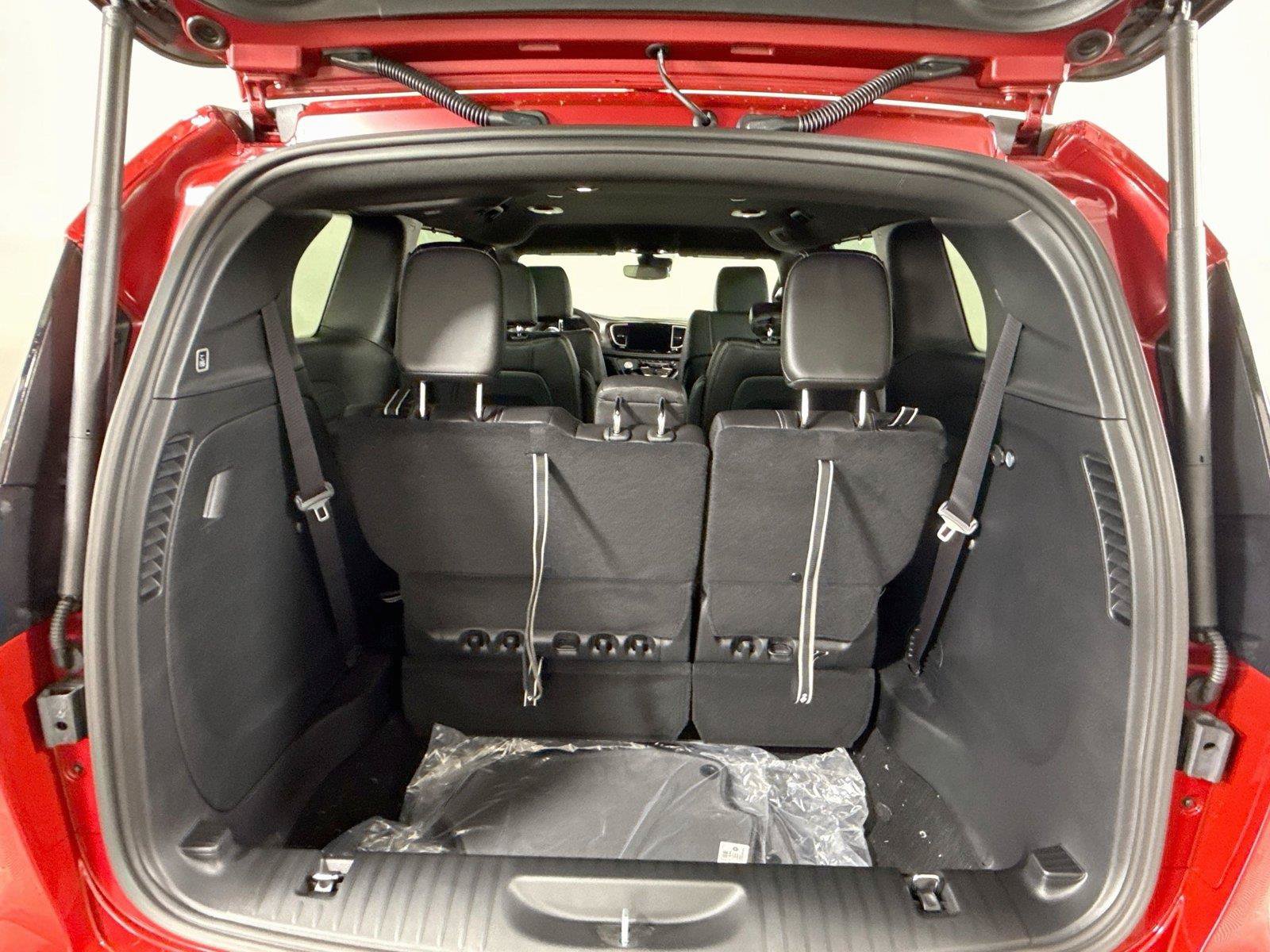 New 2027 Chrysler Pacifica Select AWD/4WD image 18