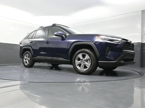 Used 2025 Toyota RAV4 XLE AWD/4WD image 30