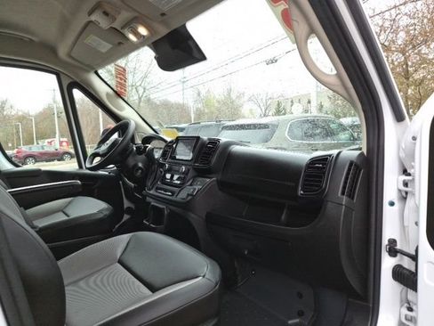 Used 2025 RAM ProMaster 2500 w/ Convenience Group FWD image 9